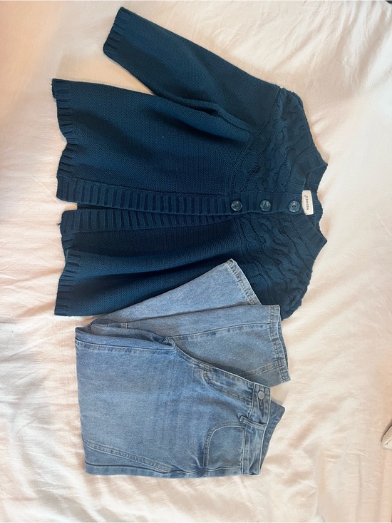 Forever 21 Other - Cozy coastal outfit: chunky fisherman knit cardigan with barrel leg denim.
